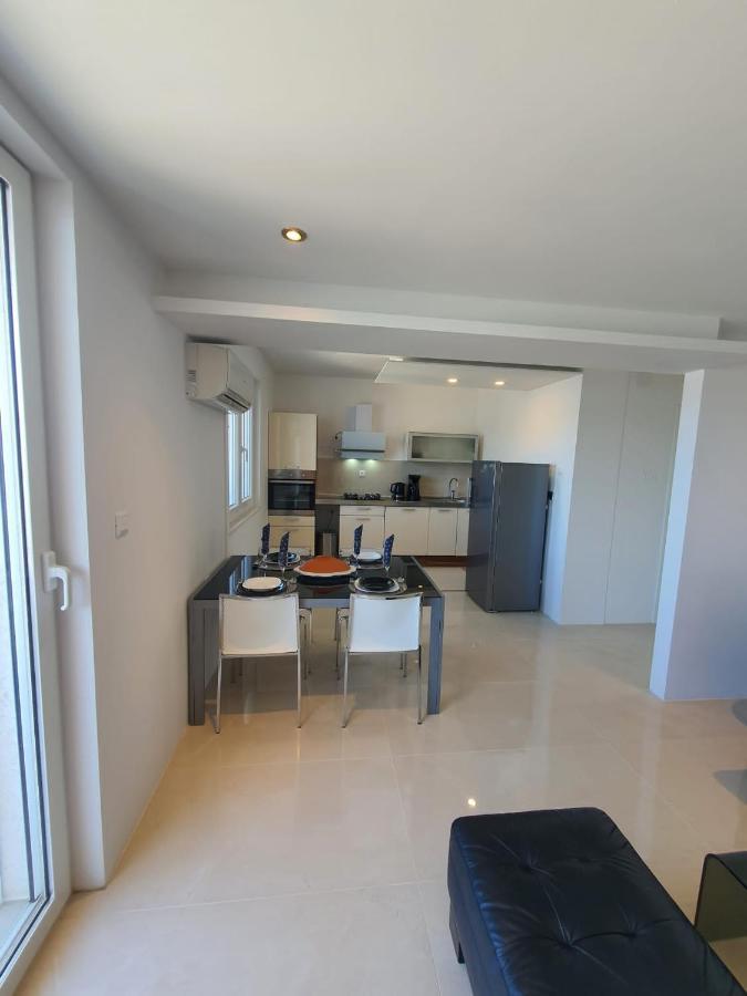 Apartment Renata & Maja Trogir